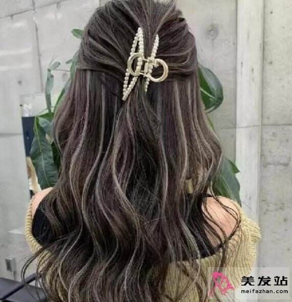 鯊魚夾怎么扎頭發好看 最美鯊魚夾扎發推薦