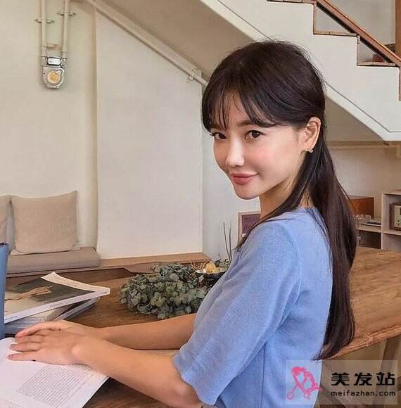 簡單好看扎發設計 輕松凸顯時尚氣質