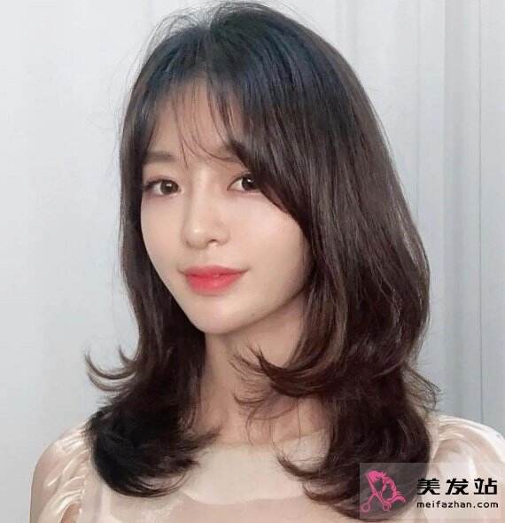 不挑臉型鎖骨發型 甜美減齡不失時尚感