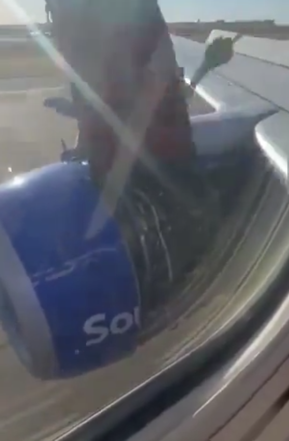 美國一波音737客機起飛時發動機罩脫落 緊急返航降落