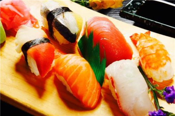 國內(nèi)最好的日本料理學(xué)院