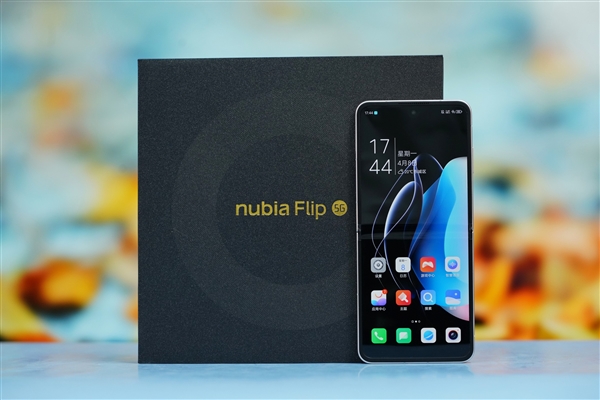折疊屏手機僅2999元！努比亞Flip圖賞