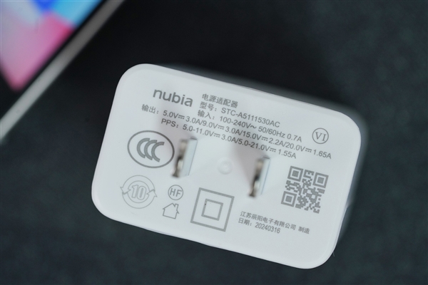 折疊屏手機僅2999元！努比亞Flip圖賞