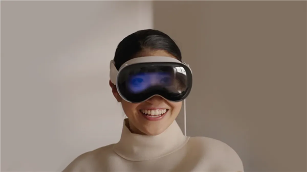用戶吐槽蘋果Vision Pro：佩戴后頭疼、眼睛疲勞、黑眼圈