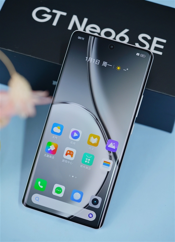 6000尼特無雙屏！realme真我GT Neo6 SE圖賞