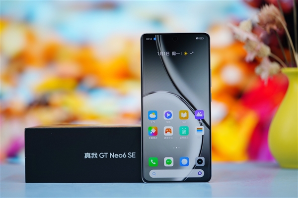 6000尼特無雙屏！realme真我GT Neo6 SE圖賞