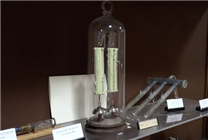 一個電鈴在牛津大學(xué)響了180多年：電池成分至今未知！