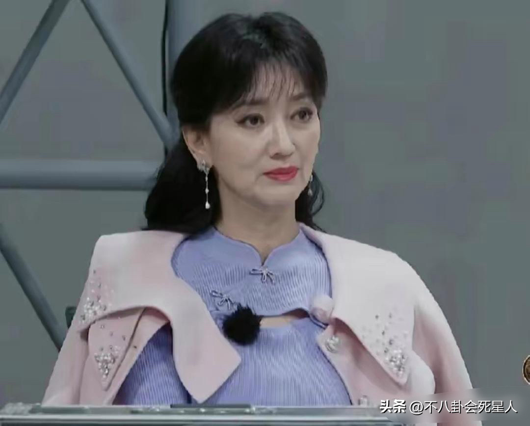 "趙雅芝穿著紫色套裝引爭議，70歲扮嫩還是自由選擇？" 8
