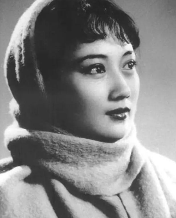 王曉棠 上世紀家喻戶曉的女將軍，60后們的女神，如今卻少有人知（上世紀家喻戶曉的女將軍）(1)