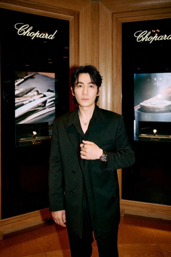 Chopard蕭邦全球品牌大使朱一龍佩戴珠寶腕表臻品出席“鐘表與奇跡”（Watches and Wonders）日內瓦高級鐘表展直播活動