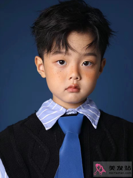 小男孩心形劉海 帥哭每個路人
