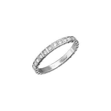 歌手李宇春佩戴Chopard蕭邦Ice Cube系列珠寶亮相線下演出