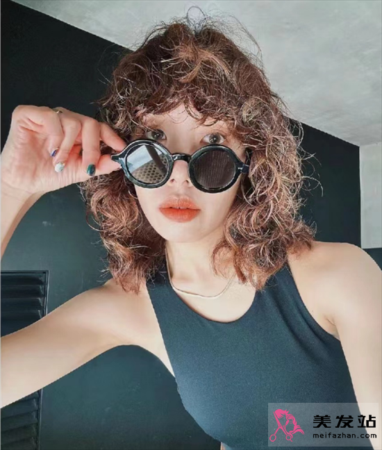 復古港風發型 性感女人味盡顯