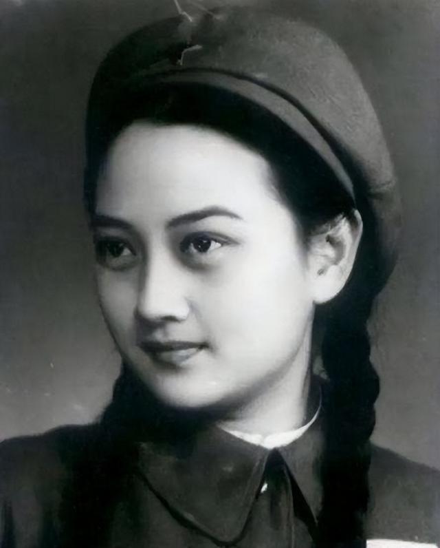 王曉棠 上世紀家喻戶曉的女將軍，60后們的女神，如今卻少有人知（上世紀家喻戶曉的女將軍）(2)