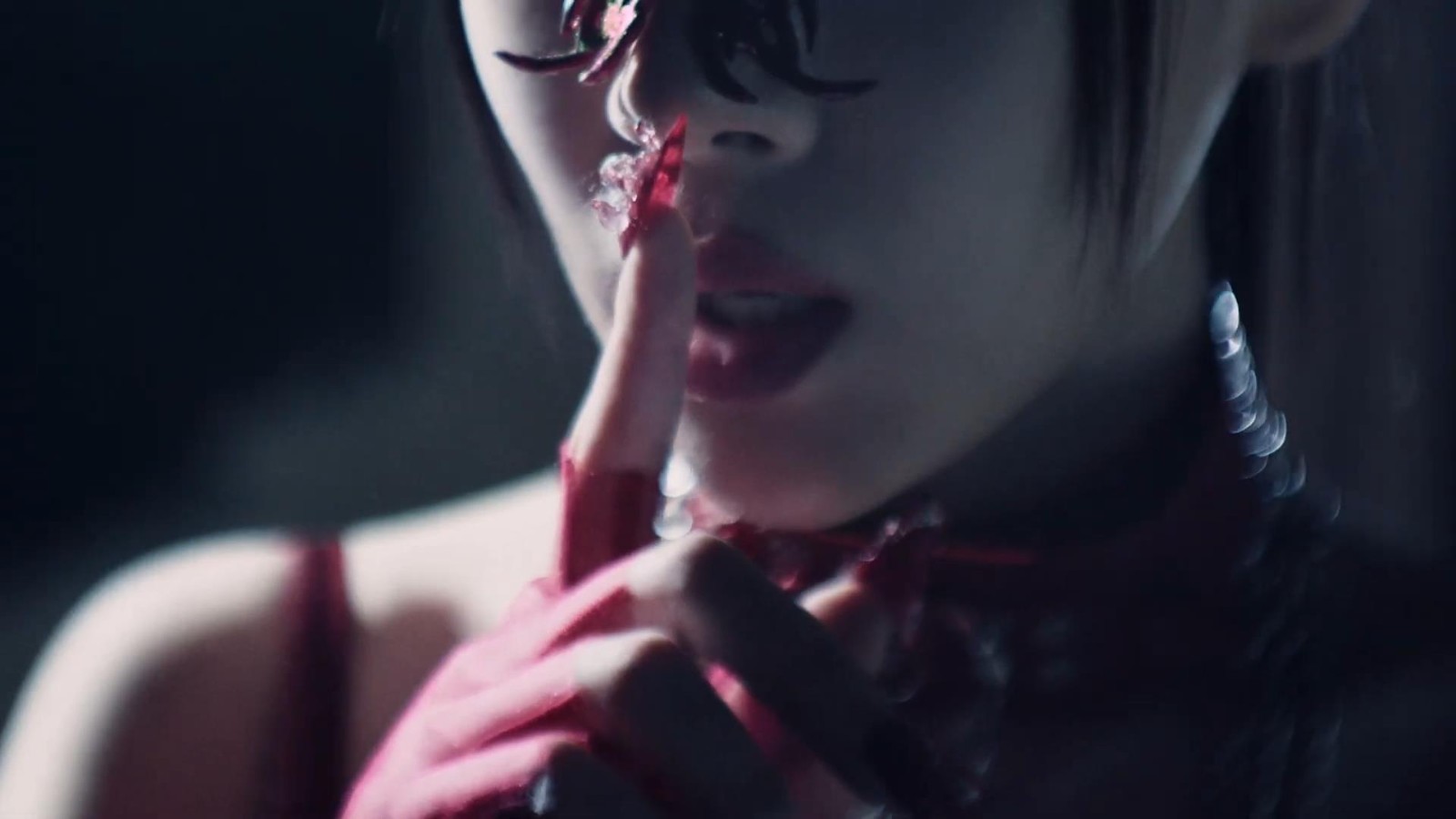 《星刃》與女歌手BIBI聯動MV幕后 妝扮造型大贊