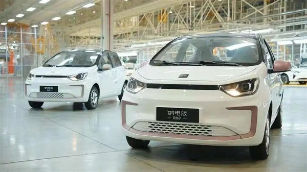 燃油車大優(yōu)勢無了！科學(xué)家研發(fā)全新鈉電池：滿電僅需幾秒鐘