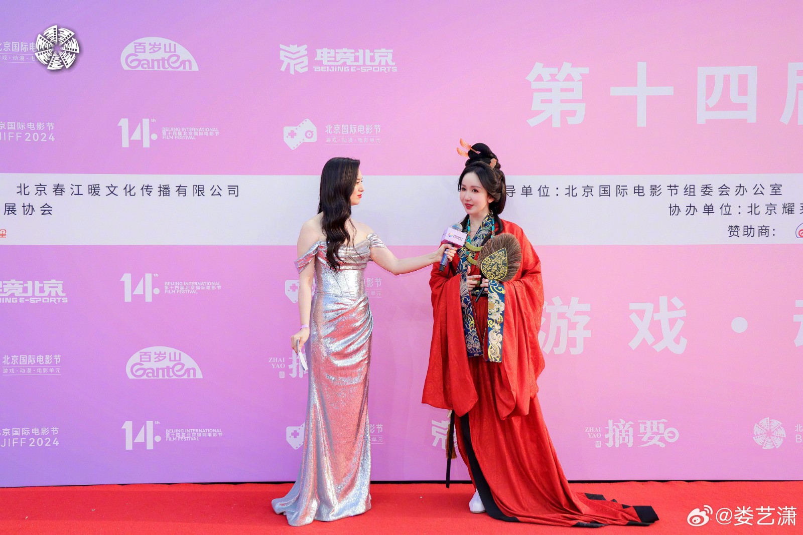 婁藝瀟打游戲穿漢服Cos武則天 真的非常驚艷！