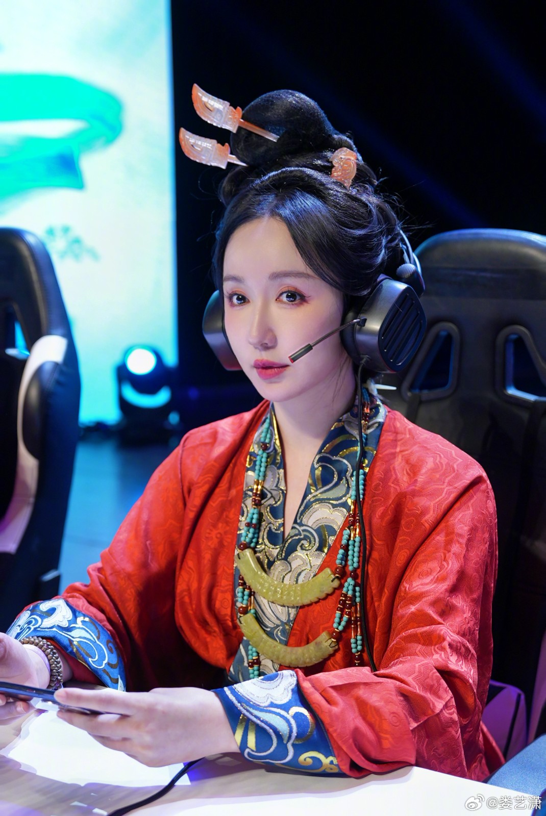 婁藝瀟打游戲穿漢服Cos武則天 真的非常驚艷！