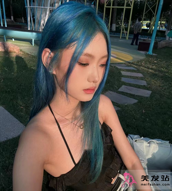 夏天流行發色推薦 清新克萊因藍