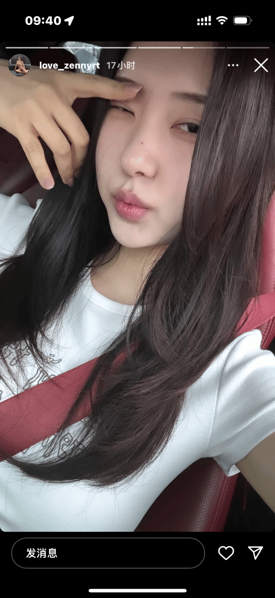 《星刃》女主體模更新美照：保時捷車中自拍 表情誘人
