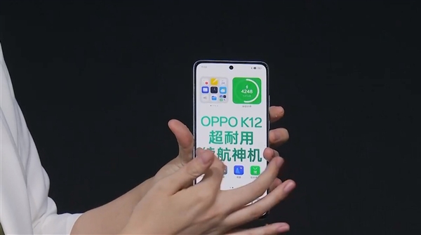 產品經理穿高跟鞋暴踩OPPO K12：結果完好無損