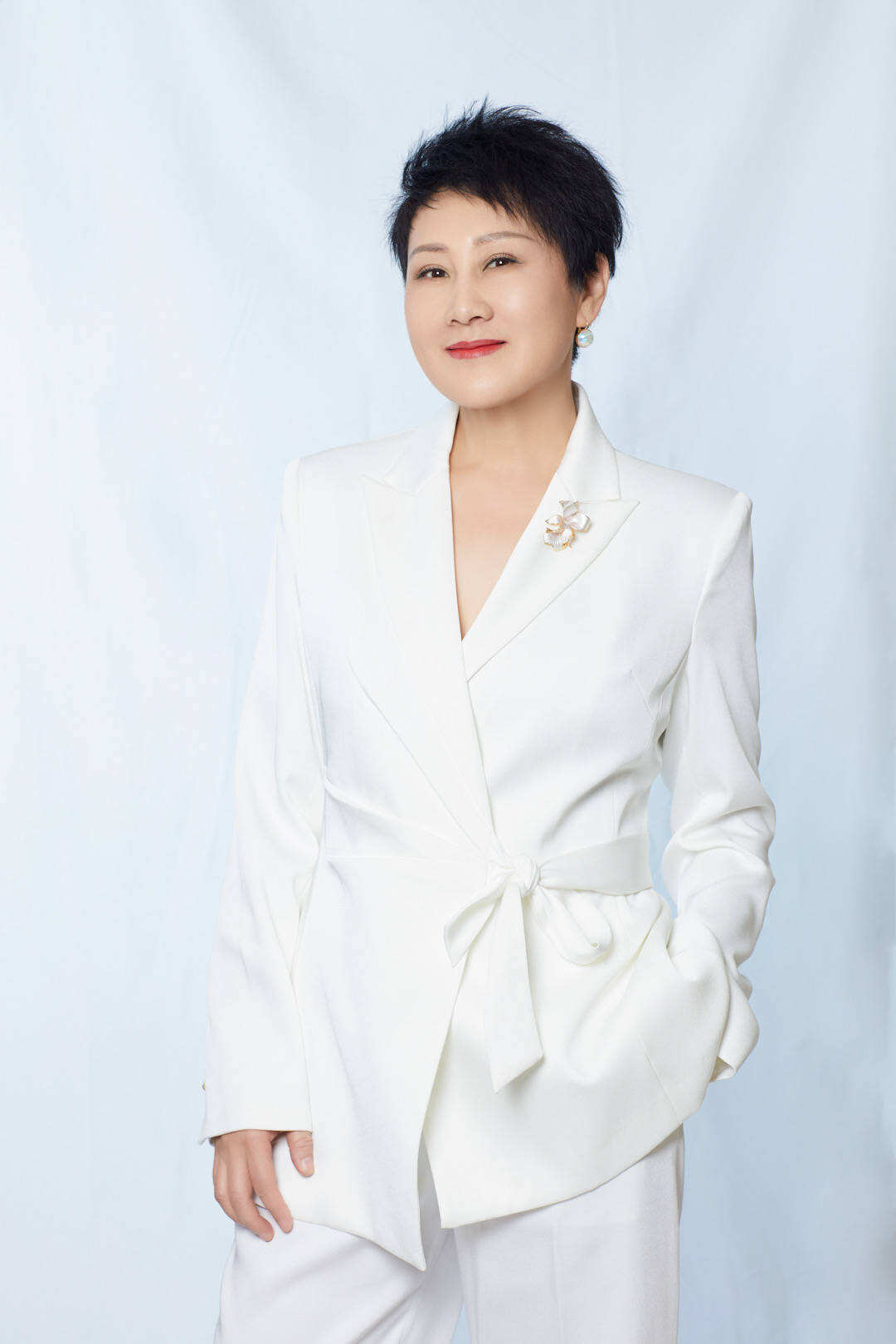 張凱麗、林永健、任魯豫獲學(xué)雷鋒志愿服務(wù)“四個100”最美志愿者表彰