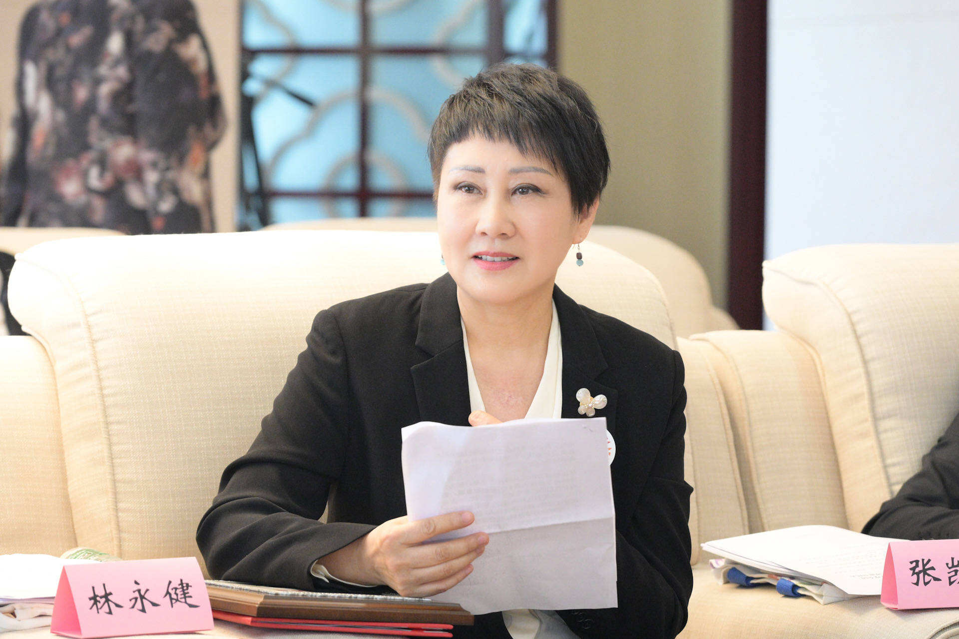 張凱麗、林永健、任魯豫獲學(xué)雷鋒志愿服務(wù)“四個100”最美志愿者表彰