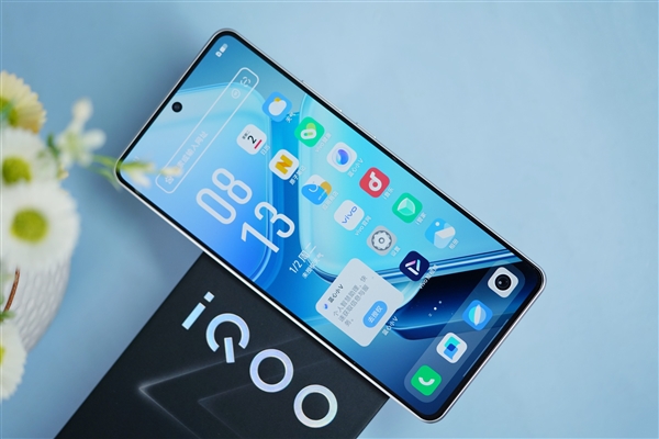 144Hz高刷屏+6000mAh超大電池！iQOO Z9圖賞
