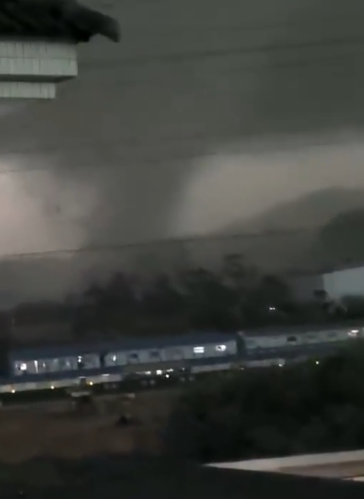 廣州提醒雷擊大風致災風險極高，龍卷風+冰雹+強雷雨 6