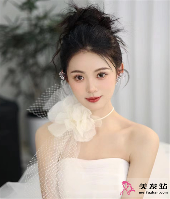 經典丸子頭扎發 夏季清爽感發型