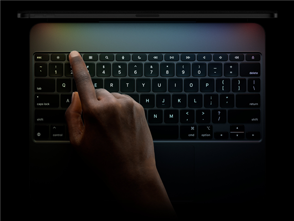 全套頂配25897元！蘋果發布新款iPad Pro：首創雙層超薄OLED