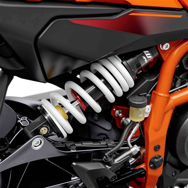 3萬9千8！全新KTM 390 DUKE上市：單缸四沖程可彈射起步