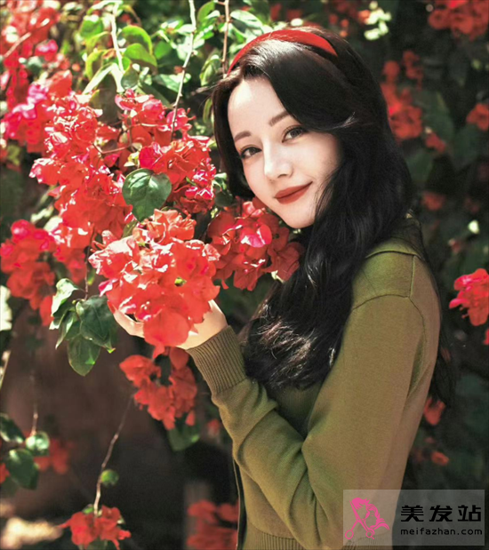 迪麗熱巴千金發型 溫婉優雅頗氣質