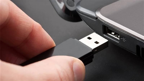 這個U盤容量只有8KB 但能保存200年！