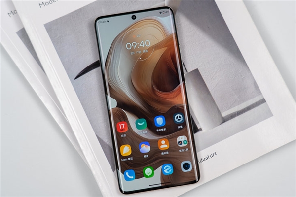 具辨識度的moto旗艦！moto X50 Ultra上手