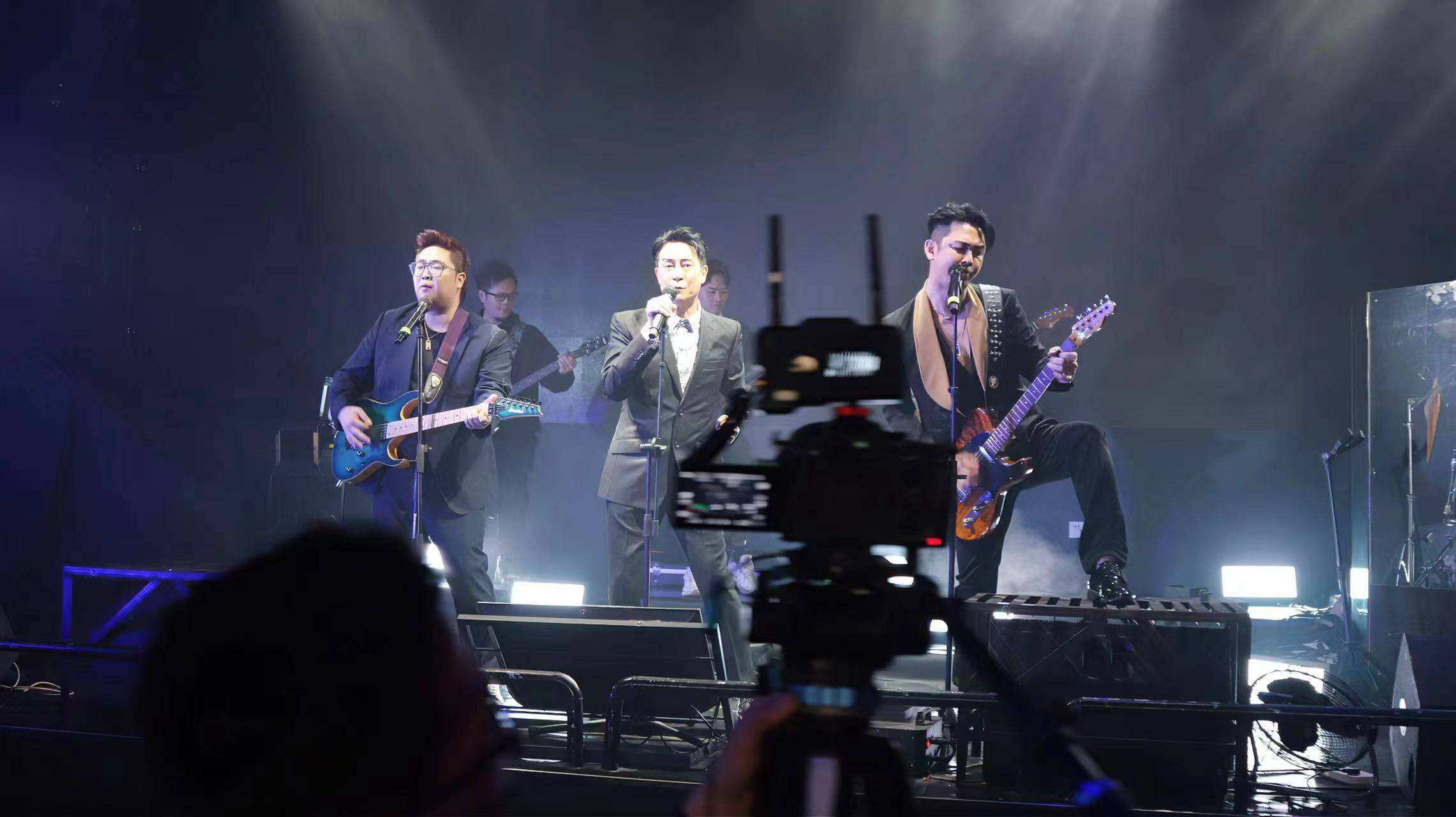 郭力行劉錫明牛哥新曲《兄弟》上線！實力詮釋三個年代的兄弟情深！