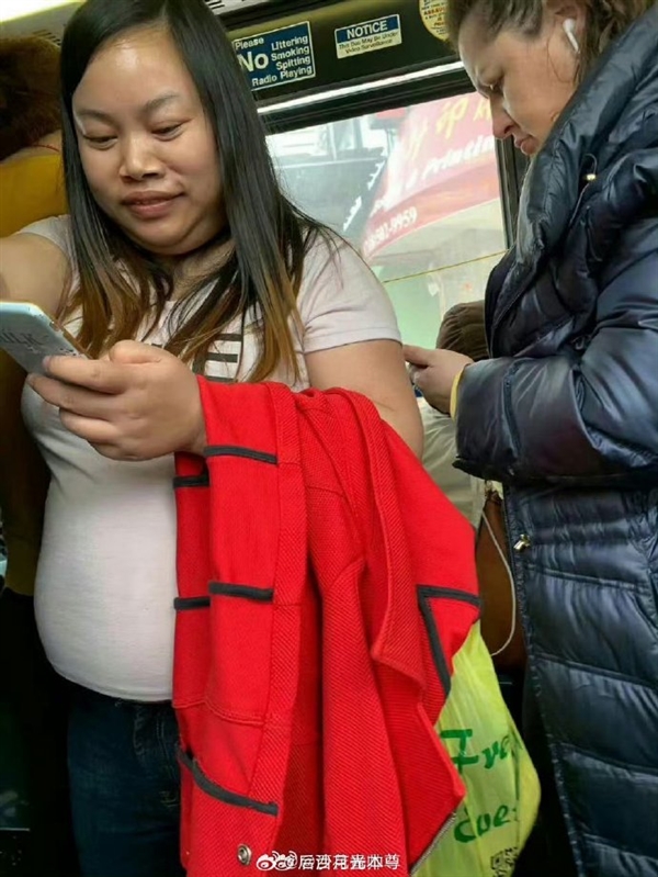 中國初代網紅在美國被偷拍 最新照引圍觀：鳳姐回應稱尊重隱私 拒絕偷拍