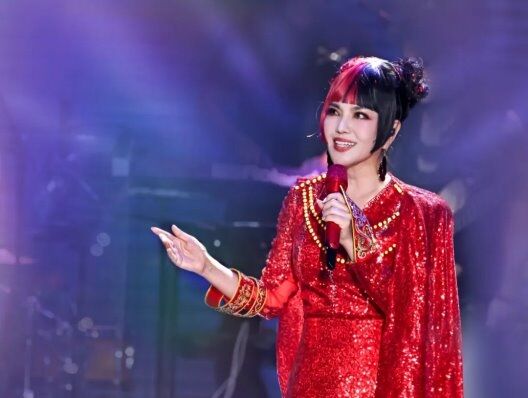 “花開四季”演唱會 烏蘭圖雅攜手烏拉蓋草原為觀眾準備的禮物太貼心了