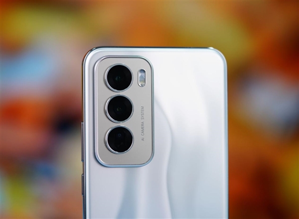 液態金屬般質感！OPPO Reno12圖賞