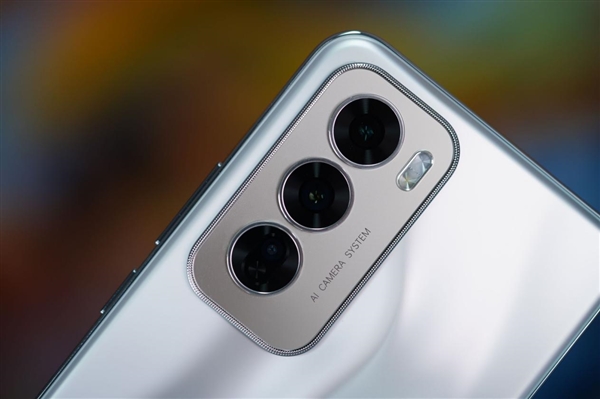 液態金屬般質感！OPPO Reno12圖賞