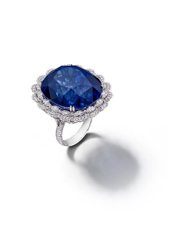 國際知名演員章子怡佩戴Chopard蕭邦珠寶臻品 亮相第77屆戛納電影節《醬園弄》首映紅毯