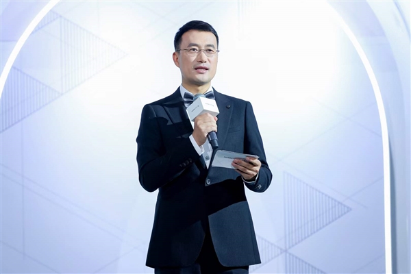 HUAWEI Pura 70銳意風尚之夜登陸上海：何剛詮釋“銳意向前”品牌精神
