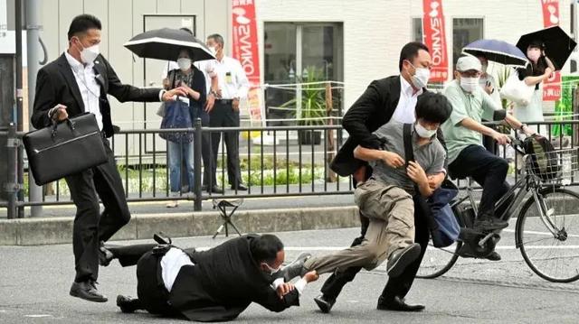 安倍遇刺事件的態度問題（安倍遇刺事件的態度問題）(2)