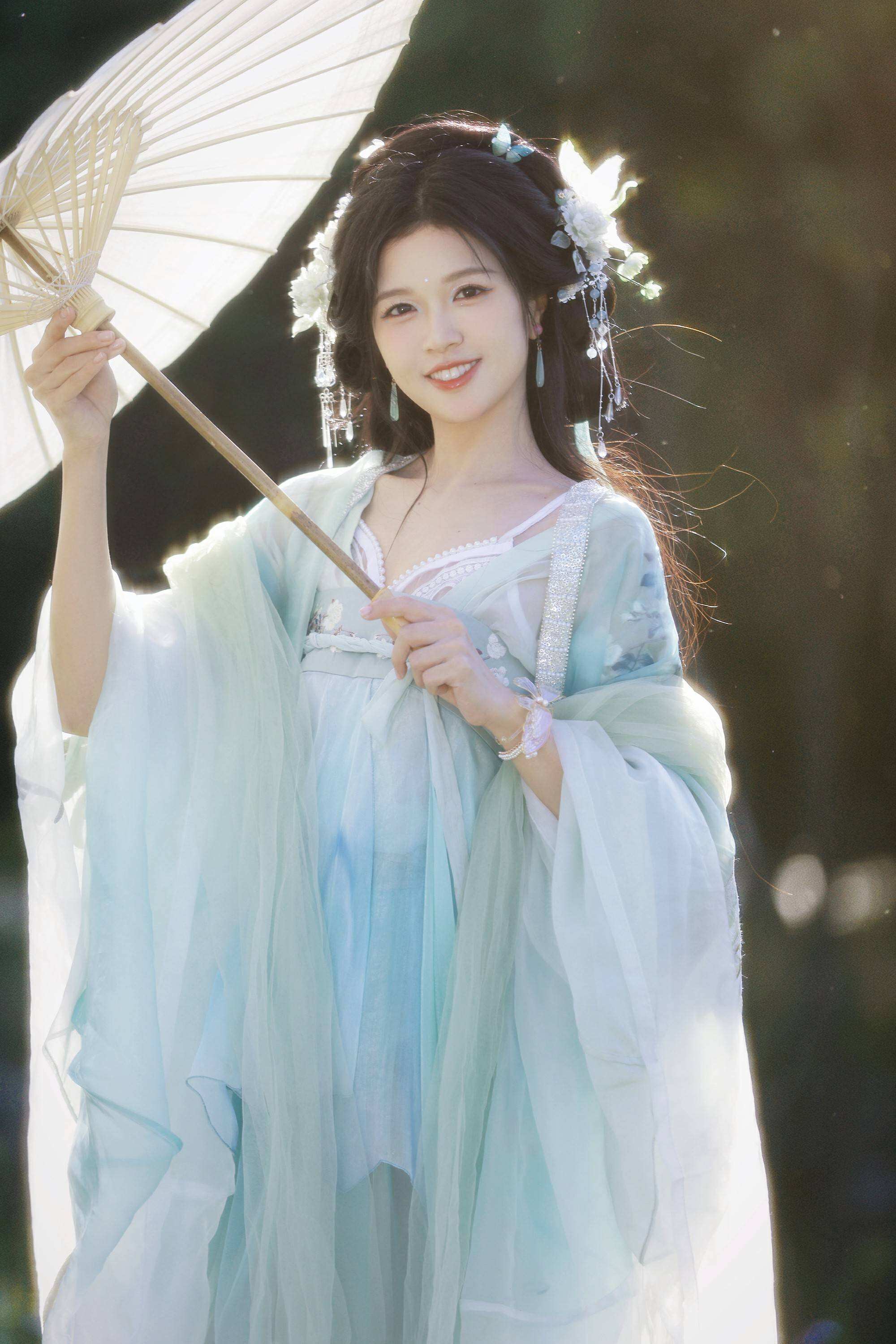 越南姐姐孫夏鈴古風寫真備受好評 網友呼吁快拍攝古裝劇