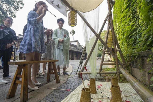 龍舟花燈船、非遺游園會、限定五黃宴……烏鎮(zhèn)景區(qū)端午活動上新