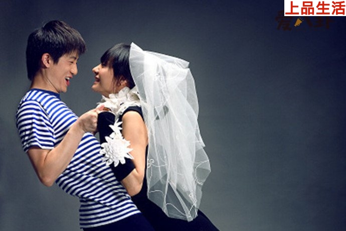 常春曉彭坦結婚照