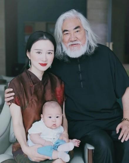 杜星霖比張紀(jì)中小了多少歲,張紀(jì)中娶小30歲妻子杜星霖插圖9 10 杜星霖比張紀(jì)中小了多少歲,張紀(jì)中娶小30歲妻子杜星霖 10
