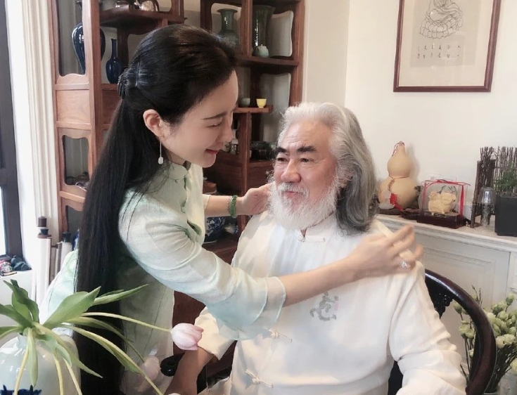 杜星霖比張紀(jì)中小了多少歲,張紀(jì)中娶小30歲妻子杜星霖插圖7 8 杜星霖比張紀(jì)中小了多少歲,張紀(jì)中娶小30歲妻子杜星霖 8