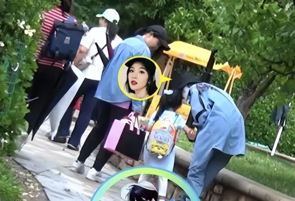 唐藝昕接女兒放學(xué)，張若昀4歲女兒近照 6