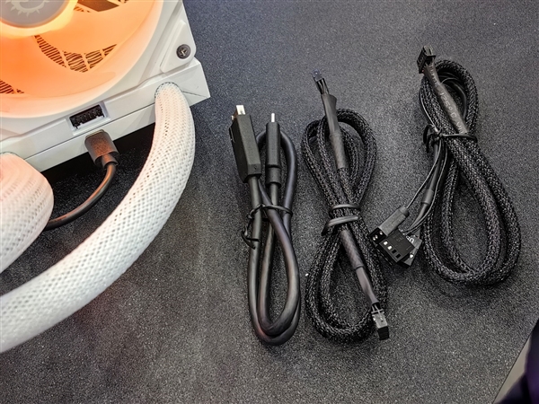 微星機電散新成果秀：優雅堅固楓木、獨特雙層葉片
